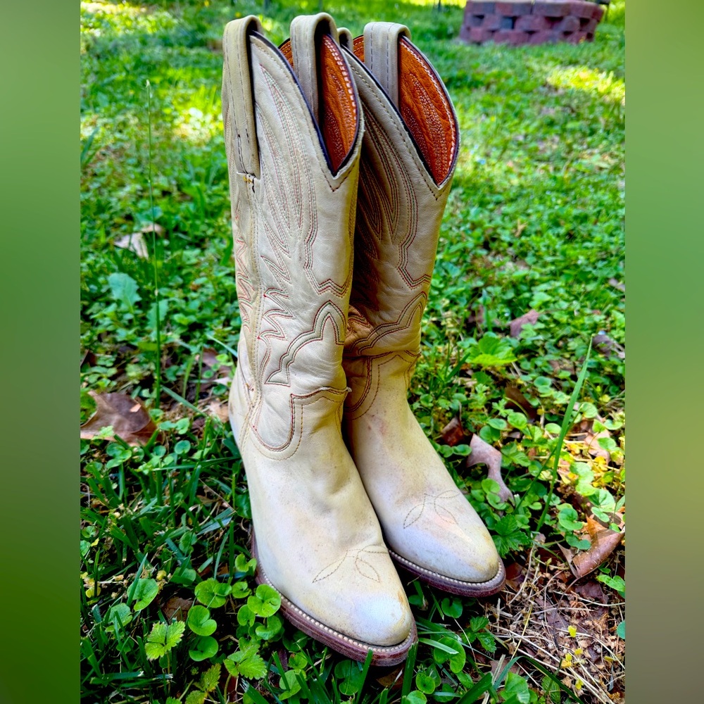 Precious FRYE boots!